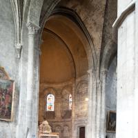 Église Sainte-Croix de Bordeaux - Interior, north transept looking southeast into crossing and apse