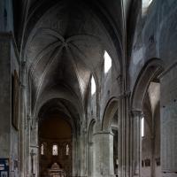 Église Sainte-Croix de Bordeaux - Interior, nave looking southeast