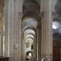 Église Sainte-Foy de Conques - Interior, north transept, looking west into the north nave aisle