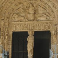 Bourges, Cathédrale Saint-Étienne - Exterior nave, south side

South lateral portal, tympanum, Maiestas Domini
