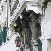 Grand Canal - detail: sottoportico, along Grand Canal