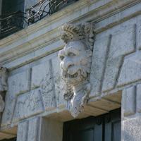 Ca’ Pesaro - detail: keystone sculpture