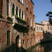 Central Venice - view of building with pointed arches, Central Venice (Rialto or San Polo)