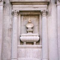 San Giorgio Maggiore - detail: bust in niche, main facade