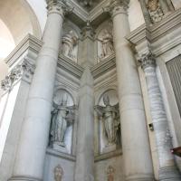 San Giorgio Maggiore - detail: columns, sculpture right of altar
