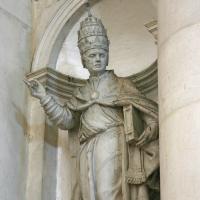 San Giorgio Maggiore - detail: sculpture in niche in corner flanking nave