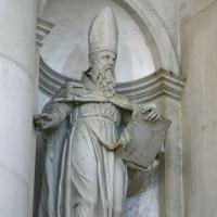 San Giorgio Maggiore - detail: sculpture in niche in corner flanking nave