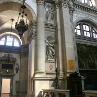 San Giorgio Maggiore - view of sculptures and column flanking altar
