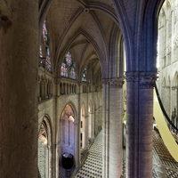 Cathédrale Saint-Pierre de Beauvais - Interior: ambulatory and chevet from east triforium level