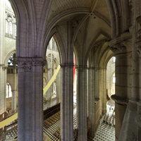 Cathédrale Saint-Pierre de Beauvais - Interior: ambulatory and chevet from north triforium level 