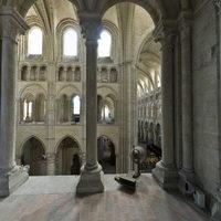 Cathédrale Notre-Dame de Laon - Interior: south transept gallery, west corner