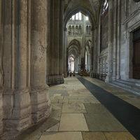 Collégiale Saint-Quentin - Interior: south nave aisle