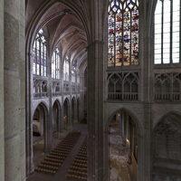 Cathédrale Saint-Étienne d'Auxerre - Interior: north transept, triforium level