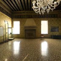 Palazzo Ducale - Interior: View of Corner Room