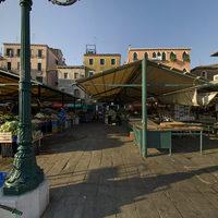 Rialto Market - Exterior: Center of Vegetable Market on the Canal