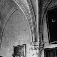 Cathédrale Saint-Pierre de Beauvais - Interior, east sacristy chamber, south wall