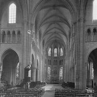 Église Saint-Yved de Braine - Interior, nave and chevet looking east