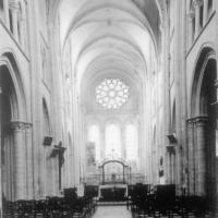 Église Notre-Dame-de-la-Nativité de Donnemarie-Dontilly - Interior, nave view toward the east