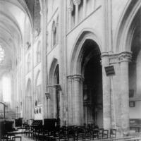 Église Notre-Dame-de-la-Nativité de Donnemarie-Dontilly - Interior, south nave elevation, view toward the east.