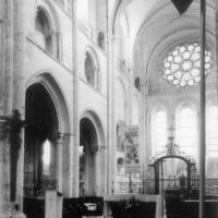 Église Notre-Dame-de-la-Nativité de Donnemarie-Dontilly - Interior, north nave and choir elevation, view toward the east end, bays 5, 6, 7, and 8.