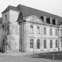 Abbaye Saint-Vincent de Laon - Western face of the 18th century building and remainders of the church