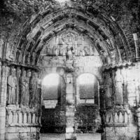 Église Saint-Mathurin de Larchant - Exterior, ruins of portal