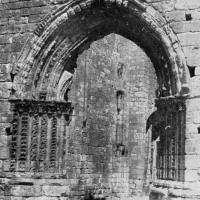 Église Saint-Mathurin de Larchant - Exterior, ruins of portal