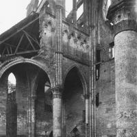 Église Notre-Dame de Longpont - Ruins of interior of the west end of nave and aisle