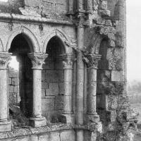 Collégiale de Mont-Notre-Dame - Exterior, ruins of tower triforium