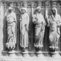 Cathédrale Notre-Dame de Reims - Exterior, western frontispiece, central portal, right jamb (Annunciation and Visitation), Door Posts (Labors of the Months, Praying Angels)