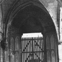 Église Saint-Jean-des-Vignes de Soissons - Exterior, cloister, northwest portal, tympanum with representation of the baptism of Christ