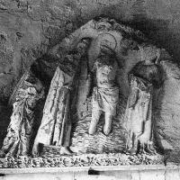 Église Saint-Jean-des-Vignes de Soissons - Sculptural fragment from cloister, tympanum, northeast portal depicting the Baptism of Christ