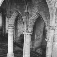 Église Saint-Léger de Soissons - Interior, nave arches from narthex