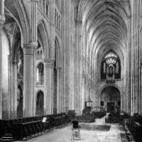 Cathédrale Saint-Gervais-Saint-Protais de Soissons - Interior, south choir and nave elevation looking west