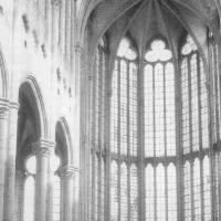 Église de Saint-Martin-aux-Bois - Interior, choir looking east