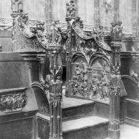 Cathédrale Notre-Dame de Amiens - Interior: Wooden Stairs to the Choir Stalls