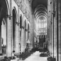Cathédrale Notre-Dame de Amiens - Interior: Nave Looking East
