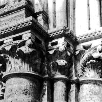 Église Saint-Laumer de Blois - Interior, capitals to the left of the entrance to the ambulatory