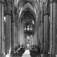 Cathédrale Saint-Étienne de Bourges - Interior, nave looking east