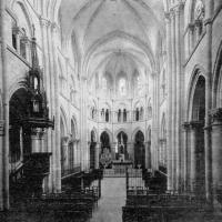 Église Saint-Martin de Chablis - Interior, nave looking east