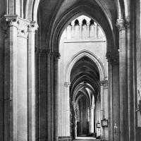 Cathédrale Notre-Dame de Chartres - Interior, south nave aisle looking east