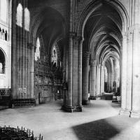Cathédrale Notre-Dame de Chartres - Interior, south choir aisles looking east