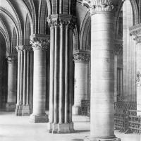 Cathédrale Notre-Dame de Paris - Interior, nave aisle