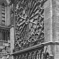 Cathédrale Notre-Dame de Paris - Exterior, south transept, rose window