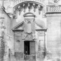 Église Saint-Germain-des-Prés - Exterior, side portal