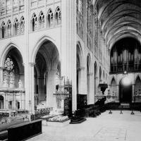 Basilique de Saint-Denis - Interior, nave looking west through crossing