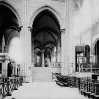 Basilique de Saint-Denis - Interior, north ambulatory looking east