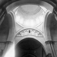 Cathédrale Saint-Pierre d'Angoulême - Interior: View into Dome