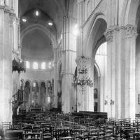Basilique de Paray-le-Monial - Interior, nave looking east