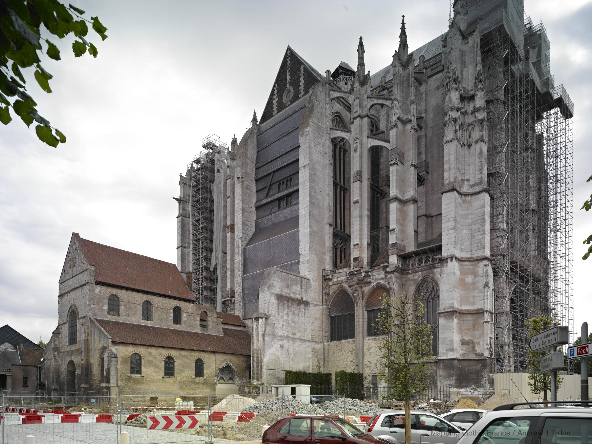 Cathédrale Saint-Pierre de Beauvais - Exterior, transept from south west